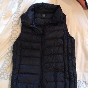 Uniqlo navy puffy vest